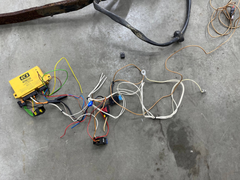 Hak Citroen C8 Fiat Ulysse Peugeot 807 Phedra zaczep holowania przyczepy moduł wiązka komplet 5f001v2