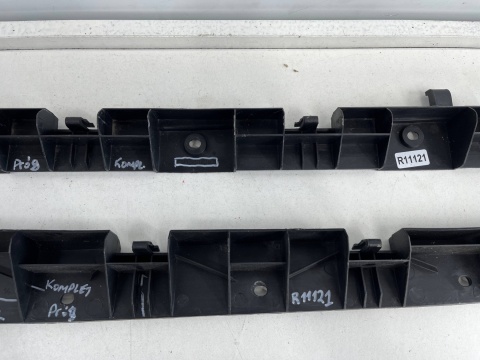 Ślizg Mercedes ML II w164 05-11r. prawe przednie tylne mocowanie progu wspornik uchwyt komplet a1646982827 a1646981427