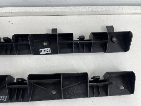 Ślizg Mercedes ML II w164 05-11r. prawe przednie tylne mocowanie progu wspornik uchwyt komplet a1646982827 a1646981427