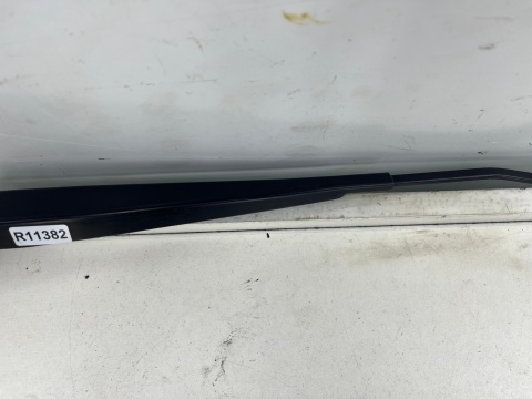 Ramię wycieraczki VW Golf V 5 prawa strona pasażera 1k1955410