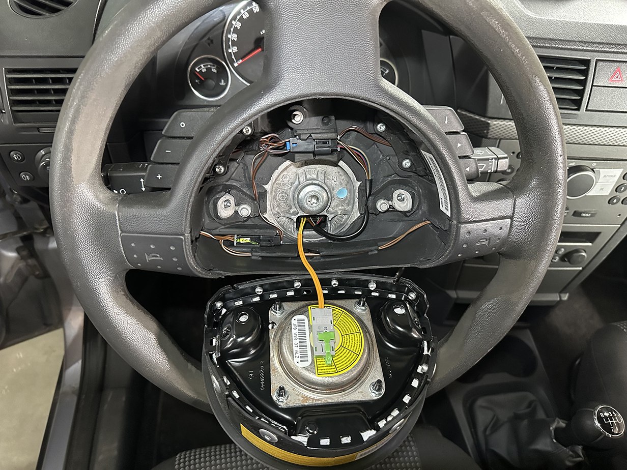 Demontaż poduszki AirBag Opel Meriva A 03-10r.